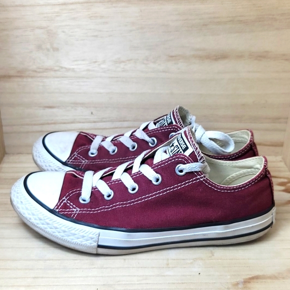 Converse Unisex Burgundy Classic Sneakers - Picture 5 of 9